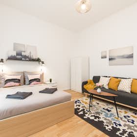 Studio for rent for €1,475 per month in Berlin, Glasgower Straße