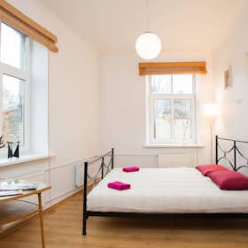 Apartamento para alugar por € 590 por mês em Riga, Lāčplēša iela