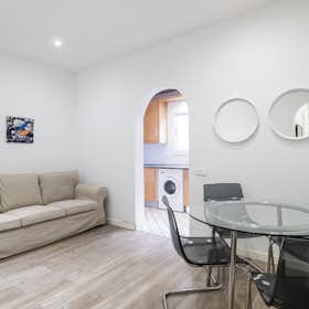 Apartment for rent for €2,500 per month in Barcelona, Carrer de Badajoz