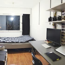 私人房间 正在以 €730 的月租出租，其位于 Helsinki, Liusketie