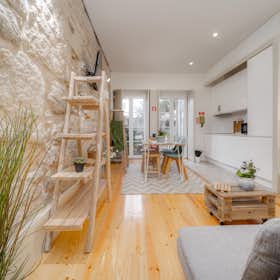 Apartment for rent for €1,430 per month in Porto, Rua do Bonjardim