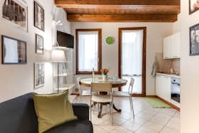 单间公寓 正在以 €1,320 的月租出租，其位于 Forlì, Corso Giuseppe Mazzini