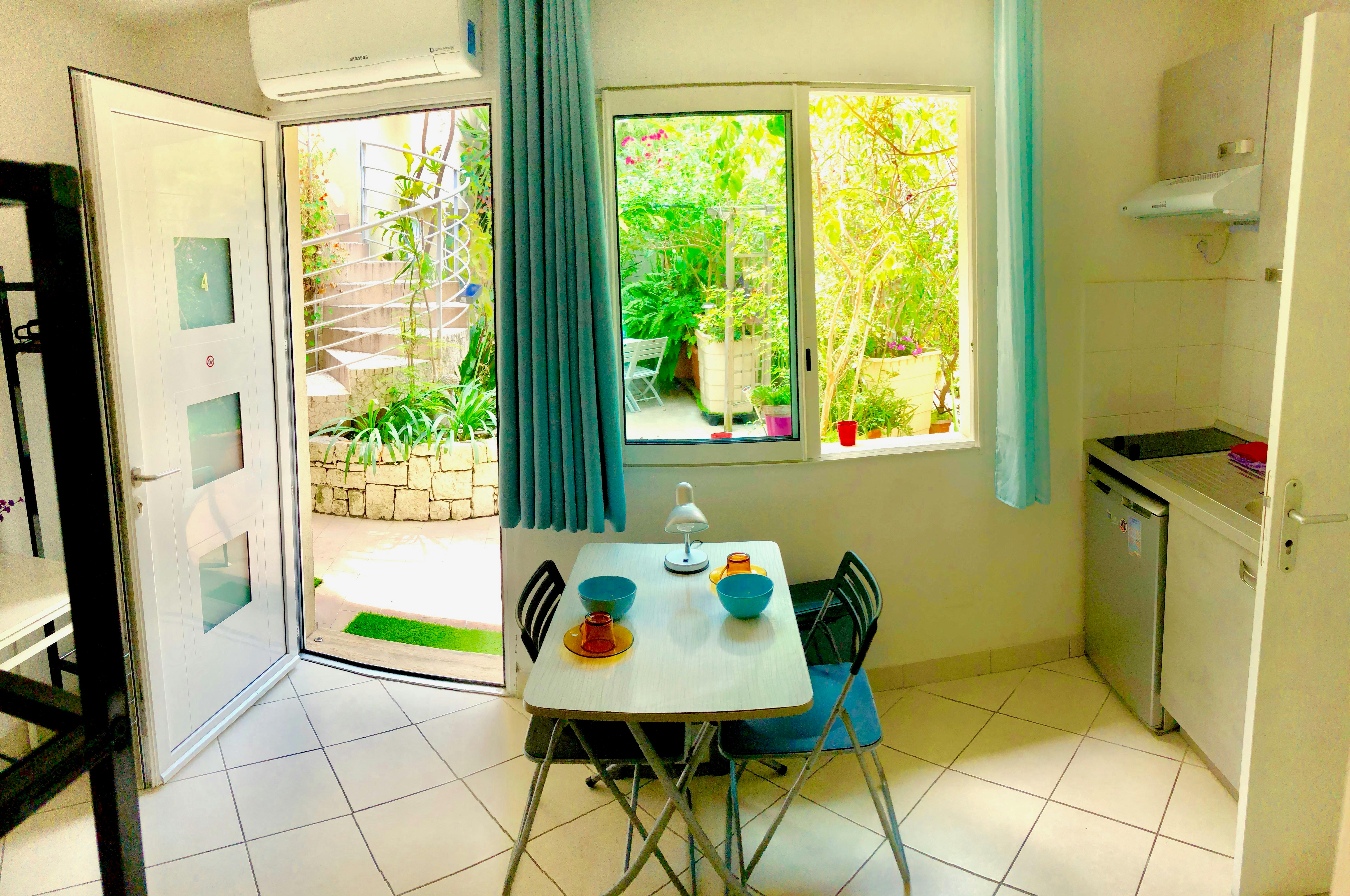 Studio for rent for €850 per month in Nice, Rue Barbéris