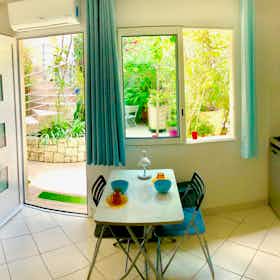 Studio for rent for €730 per month in Nice, Rue Barbéris