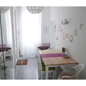 Apartment for rent for €1,100 per month in Vienna, Obere Bahngasse
