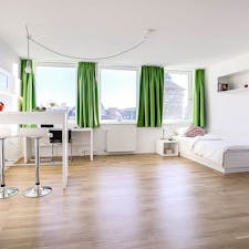 Studio for rent for €2,555 per month in Nürnberg, Am Plärrer