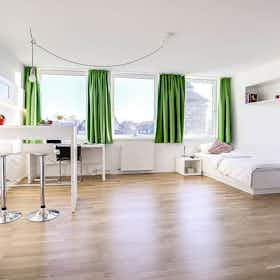 单间公寓 正在以 €2,555 的月租出租，其位于 Nürnberg, Am Plärrer