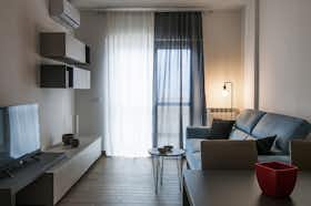 Appartement te huur voor € 1.400 per maand in Rome, Via Luigi De Marchi