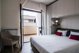 Wohnung zu mieten für 1.400 € pro Monat in Rome, Via Luigi De Marchi