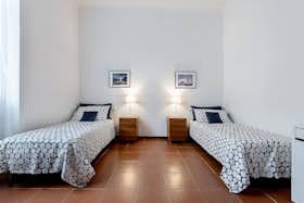Apartment for rent for €1,100 per month in Milan, Via Costanza Arconati