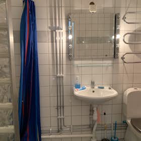 私人房间 正在以 SEK 8,857 的月租出租，其位于 Stockholm, Tomtebogatan