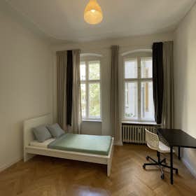 Private room for rent for €730 per month in Berlin, Karl-Marx-Straße