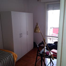 Private room for rent for €340 per month in Pisa, Via Guido De Ruggiero