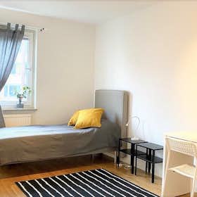 Private room for rent for €598 per month in Göteborg, Bangatan