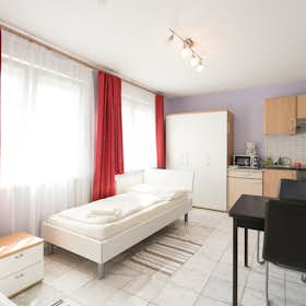 Apartment for rent for €2,150 per month in Vienna, Lehenstraße