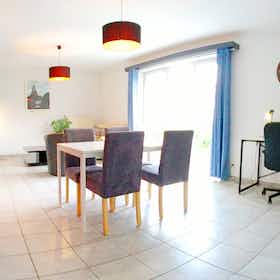 Apartment for rent for €1,020 per month in La Louvière, Chemin des Billetiers