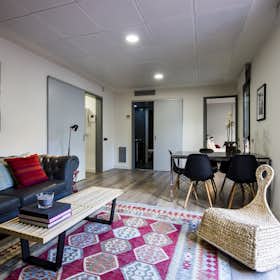 Apartment for rent for €3,190 per month in Barcelona, Carrer de Casanova