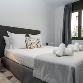Apartment for rent for €3,750 per month in Barcelona, Carrer de Casanova