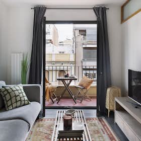 Apartment for rent for €3,750 per month in Barcelona, Carrer de Casanova