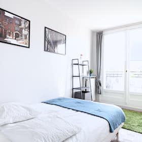 Private room for rent for €1,110 per month in Paris, Rue Duret