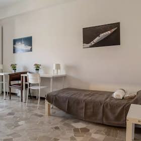 Shared room for rent for €450 per month in Milan, Via Temistocle Calzecchi