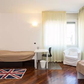Shared room for rent for €425 per month in Milan, Viale dell'Innovazione