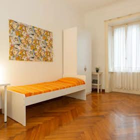 Shared room for rent for €550 per month in Milan, Via Alfredo Catalani