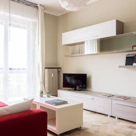 Apartment for rent for €1,900 per month in Milan, Viale Teodorico