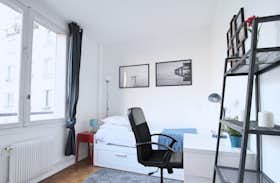 Private room for rent for €970 per month in Paris, Rue Duret