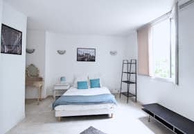 Private room for rent for €970 per month in Paris, Rue de Clignancourt