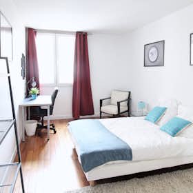 Private room for rent for €910 per month in Paris, Rue de Clignancourt