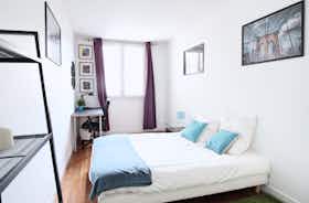 Private room for rent for €870 per month in Paris, Rue de Clignancourt