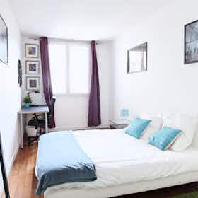 Private room for rent for €870 per month in Paris, Rue de Clignancourt