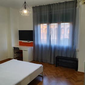 Private room for rent for €590 per month in Pisa, Piazza Giuseppe Toniolo