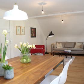 Apartamento para alugar por € 2.590 por mês em Stuttgart, Grazer Straße