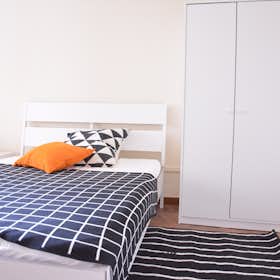 Private room for rent for €475 per month in Cagliari, Via Pola