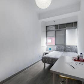 Private room for rent for €550 per month in Amadora, Praceta das Roiçadas