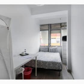 Private room for rent for €500 per month in Amadora, Praceta das Roiçadas