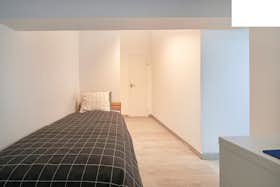Private room for rent for €400 per month in Amadora, Praceta das Roiçadas