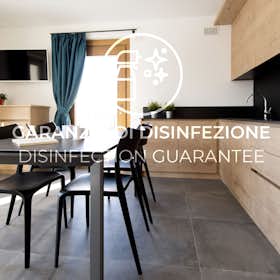 Apartment for rent for €1,500 per month in Valdisotto, Via San Pietro