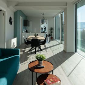 Appartement te huur voor € 3.823 per maand in Marone, Via Provinciale