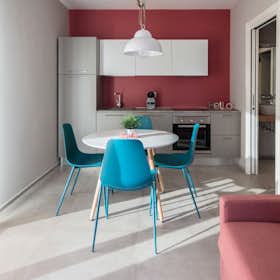 Appartement te huur voor € 1.705 per maand in Marone, Via Provinciale