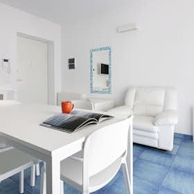 Lägenhet att hyra för 1 200 € i månaden i Termoli, Via Adriatica