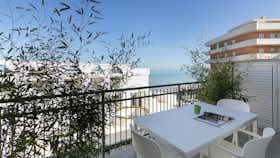 Apartment for rent for €2,500 per month in Termoli, Via Adriatica