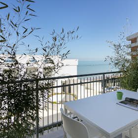 Mieszkanie do wynajęcia za 1300 € miesięcznie w mieście Termoli, Via Adriatica