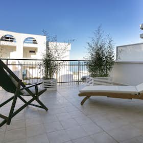 Appartement te huur voor € 1.300 per maand in Termoli, Via Adriatica