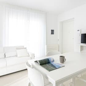 Appartamento in affitto a 1.240 € al mese a Termoli, Via Adriatica