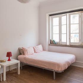 Private room for rent for €550 per month in Lisbon, Rua João de Menezes