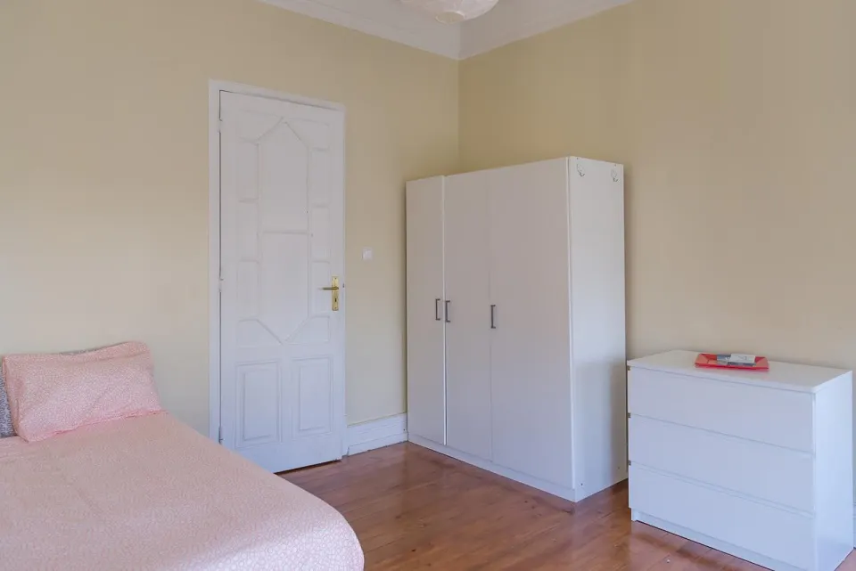 Private room in Rua Augusto Gil, Lisbon (1013874) ROOM 4