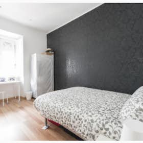 Private room for rent for €650 per month in Lisbon, Rua de Macau